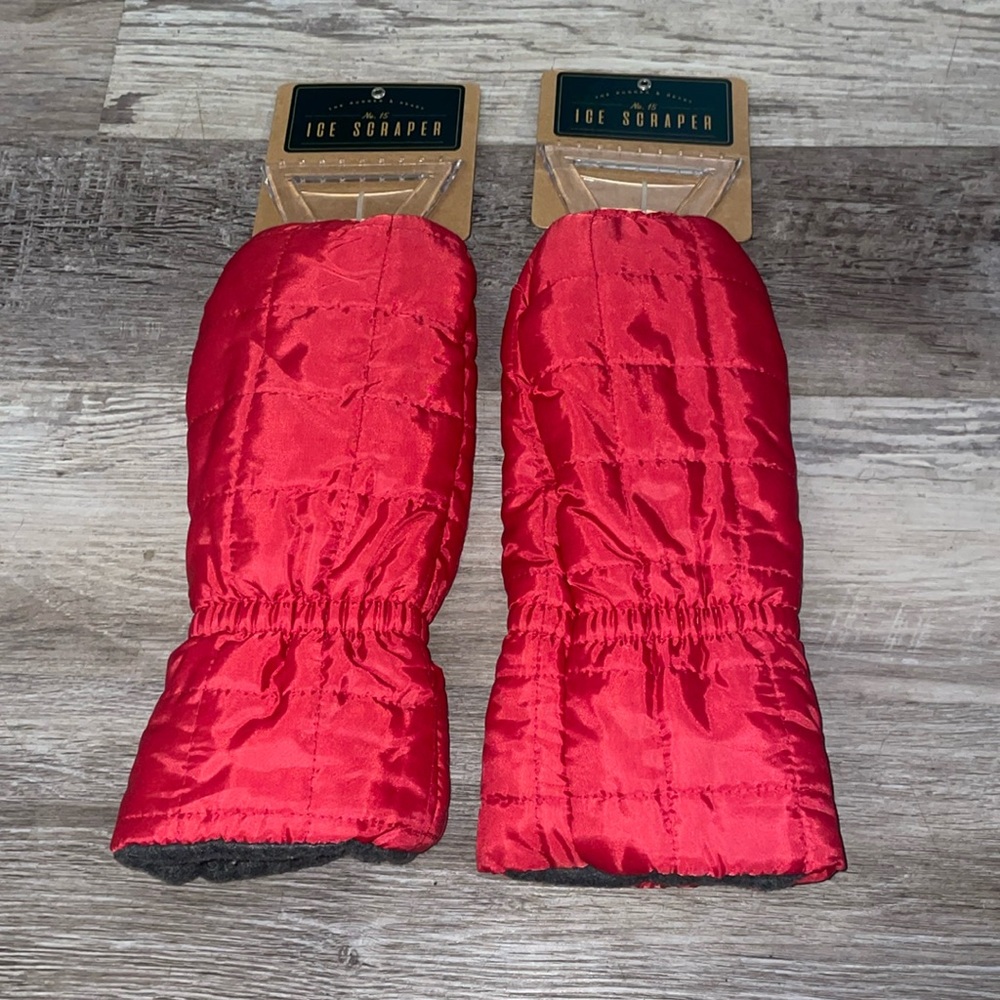 G.H Bass & Co Ice scraper red gloves NWT